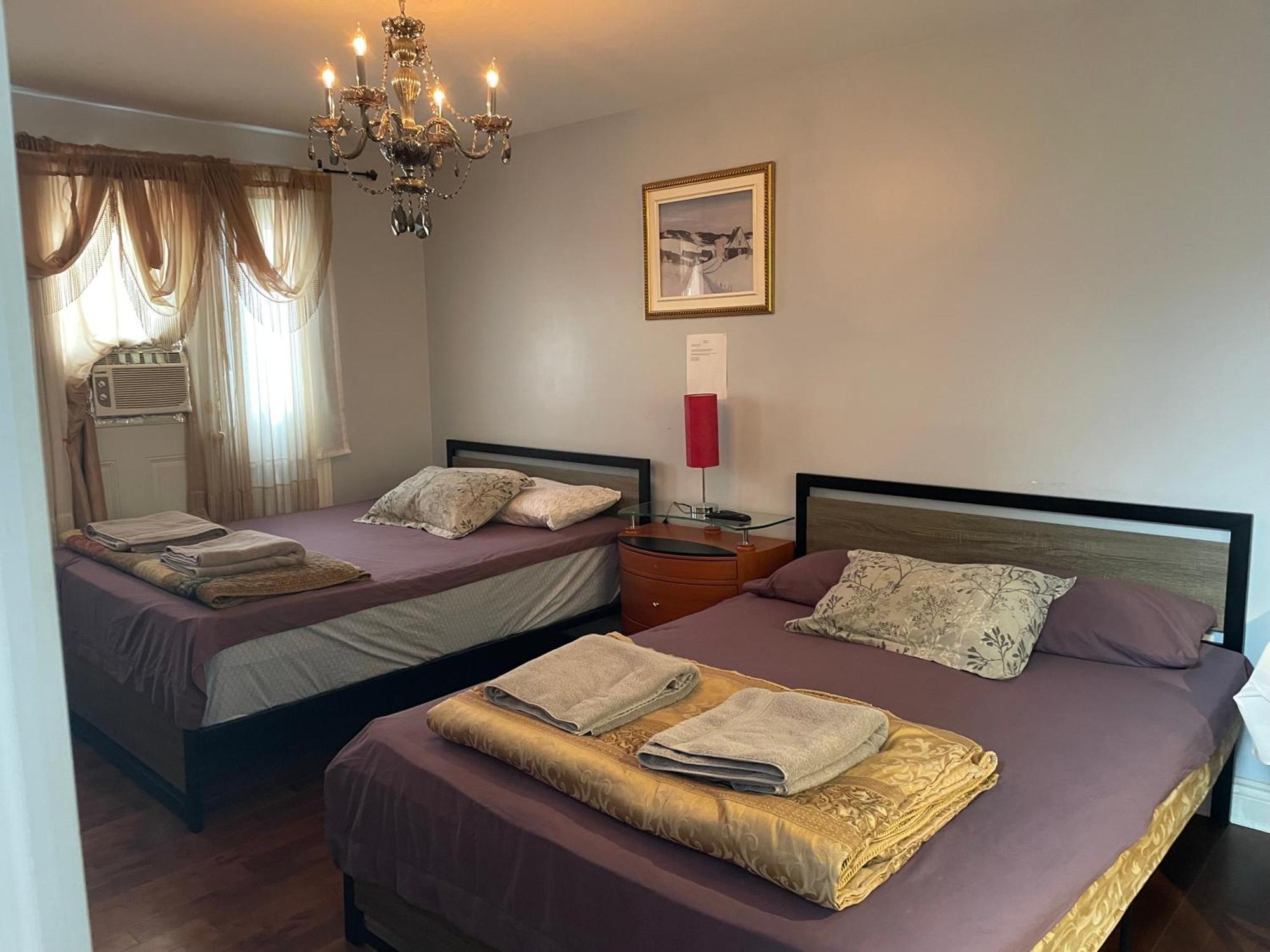 Self Service Small Breakfast, 2 Double Beds Private Room Montréal Buitenkant foto